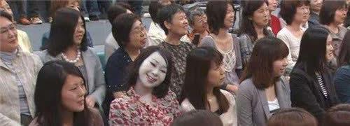 日本歪头姐灵异事件面色惨白脖子扭曲都市传说是真的么