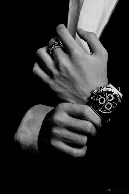 王俊凯手的局部特写 指骨分明or细腻白嫩