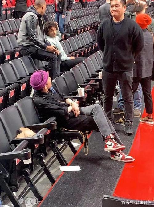 明星上脚:权志龙上脚aj 1 og配色!周杰伦上脚nike sb