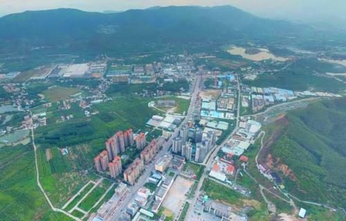 广东惠州博罗县一个街道办,与东莞一江之隔,曾入选全国千强镇