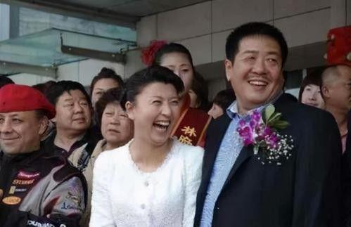 闫学晶45岁时意外怀孕24岁儿子和28岁女儿却给出不同意见