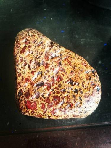 新疆哈密伊吾的石头,是伊丁石陨石吗?