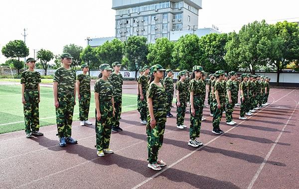 磨练意志品质 树立国防意识——大桥镇中学举行2021级新生军训开营