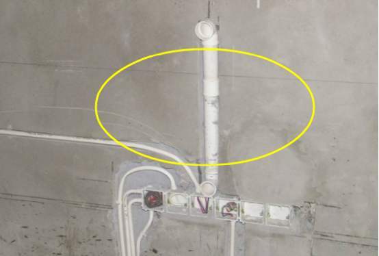 原创头次见装修电视墙在墙内埋根大水管,太聪明了,有钱人家都这样做