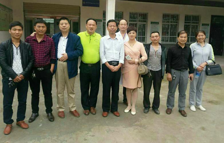 上蔡县部分名医与袁主任在吴彦林老师诊所合影留念