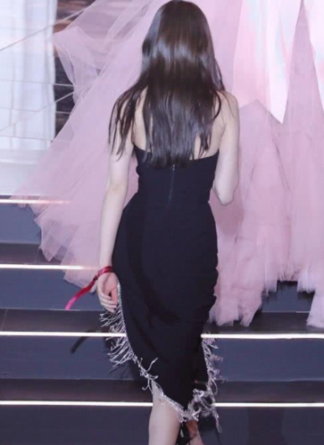 4张背影只有1张是关晓彤,鹿晗看