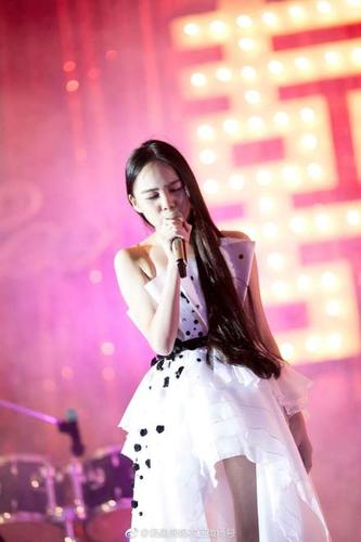 汤晶锦锦衣卫微博号