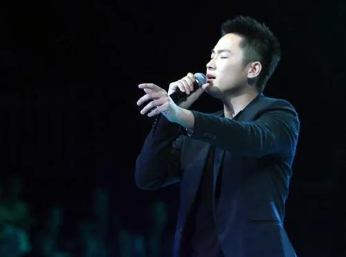 中国好声音冠军历届名单如下:第一季梁博(那英战队),第二季李琦