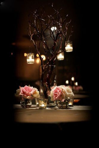 枯枝上的蜡烛,水瓶中的鲜花