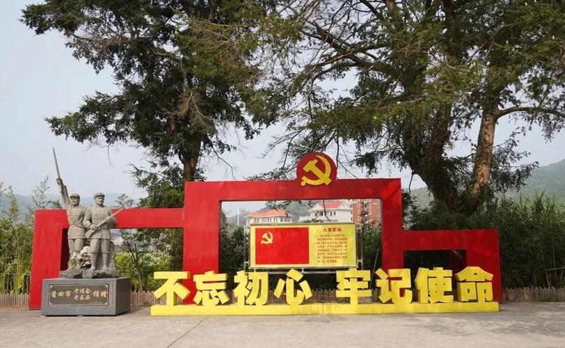 当天上午,采风团成员先后来到白沙镇红军207团旧址,新县镇外坑乡