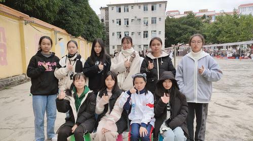 2020年上林县中学文化体育艺术节2015班"尾声"