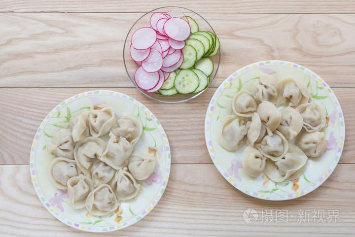 西伯利亚蔬菜馅的饺子