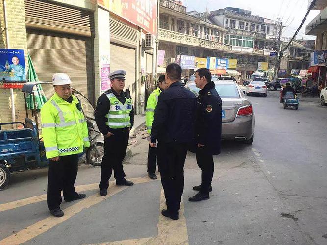 营造整洁有序环境 镇长章步胜带队节前检查