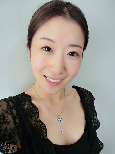 靓白牙齿让完美笑容自信绽放