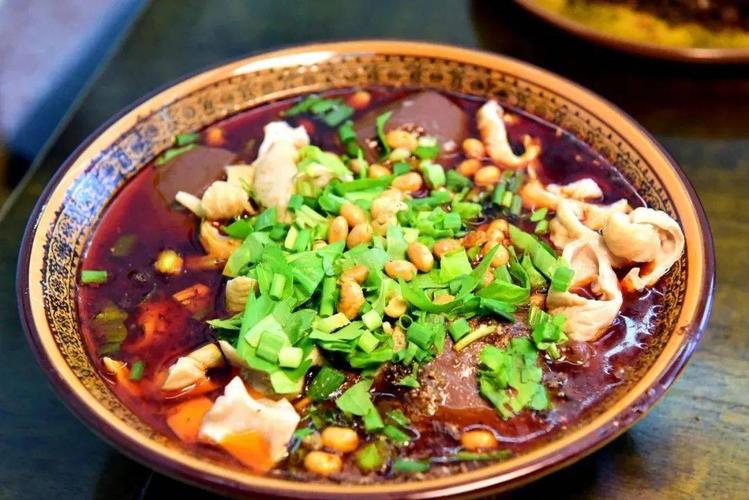 肥肠血旺是大邑出名的美食,大多数来大邑的游玩的人,就是为了这一口.