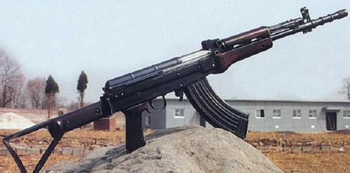 永远的"八一杠"!我军最出色的步枪,威力巨大,深受士兵喜爱