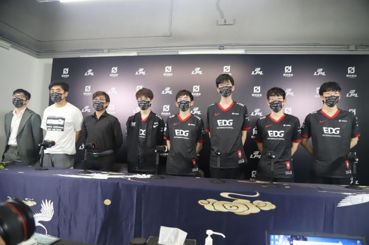 edg赛后群访jiejie大龙团对面先开的我们的操作决定了胜局