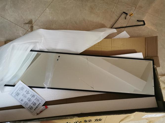 想请教下大家碎了的镜子该怎么处理呢