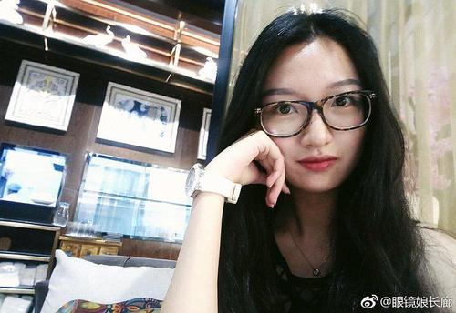 气质眼镜娘