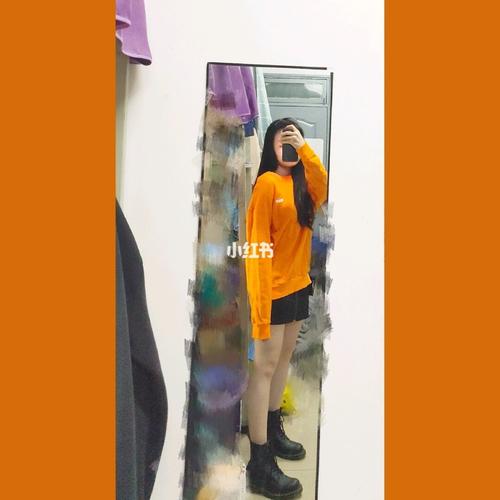99短款卫衣 jk制服混搭 黑色小皮鞋