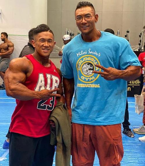 身高不到170厘米的肌肉巨兽,比肩鹿晨辉,腿太粗了