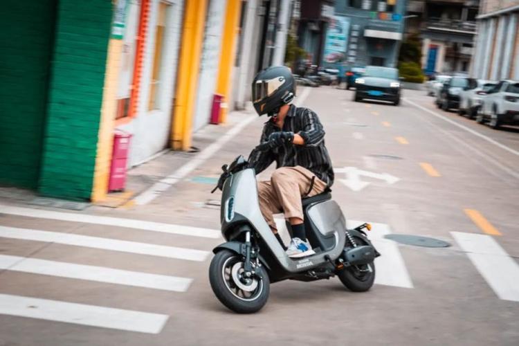 对比评测 ▎新大洲本田s07 vs 五羊本田u-be