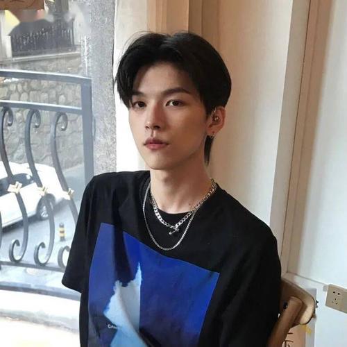 ⑨发型:男生"短碎盖"发型⑧发型:男生"短飞机"发型⑦发型:男生"烟花烫