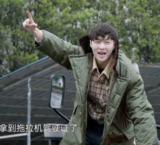张艺兴工作室询问副业粉丝介绍开拖拉机五百一天
