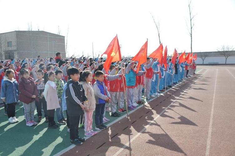 西田各庄镇中心小学"学雷锋践行动"主题活动月启动