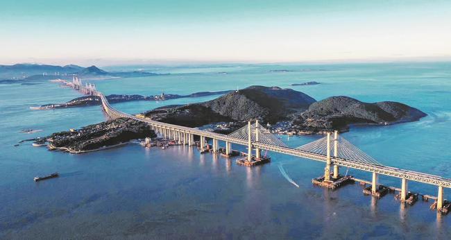 我国斥巨资让上万人奔赴台湾海峡公铁两用跨海大桥