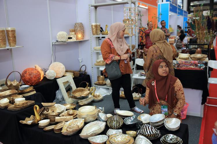 印尼馆 富有民族特色的工艺品