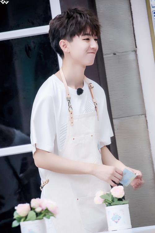 王俊凯中餐厅第二季 cr.logo