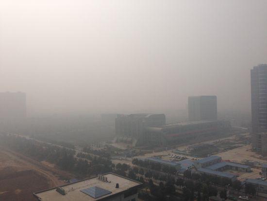 西安空气重度污染 旅游景区披"霾帐"
