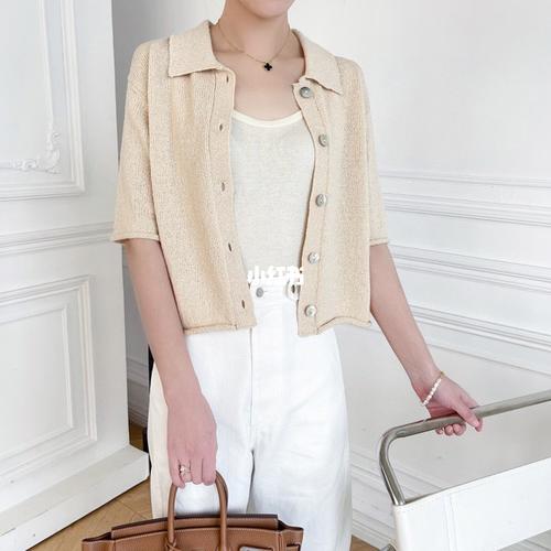 卷边米色开衫_开衫_米色_设计感_时尚_穿搭