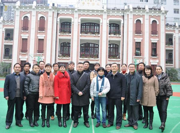 1938 年由闸北迁到淮海中路,1956 年并校后,改名为上海市十二女中