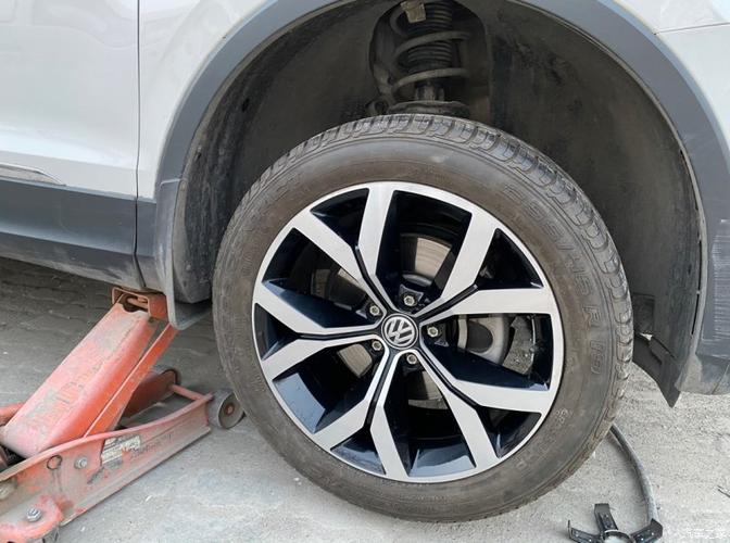 【吐槽】 换了途昂19寸的轮毂轮胎,气质马上提升