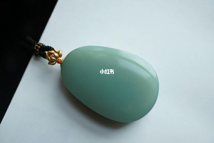 收藏级和田玉-碧玉瓷蓝粉青平安无事牌_和田玉_饰品_大水滴_搭配_珠宝