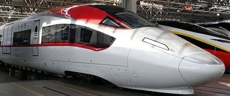 全球首列时速350公里高速货运动车组在唐山下线