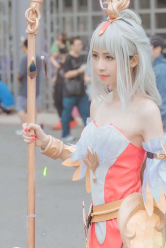 15岁初中生因撞脸"王昭君"而走红,当看清她cos王昭君