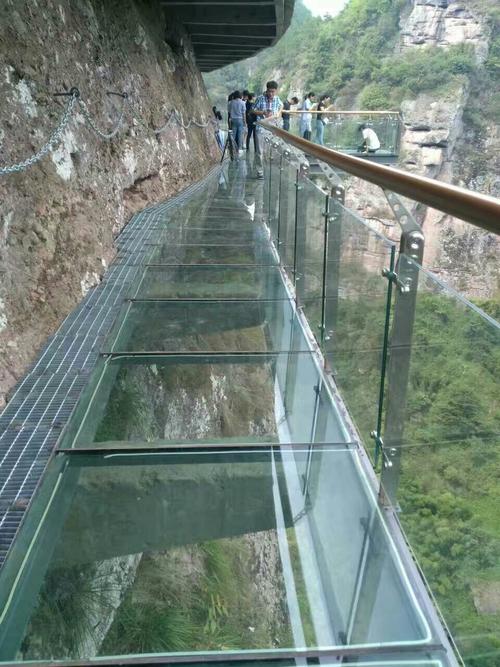 新昌十九峰玻璃栈道