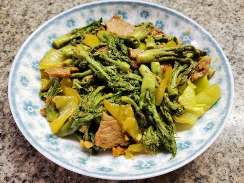 肉炒刺老芽的做法