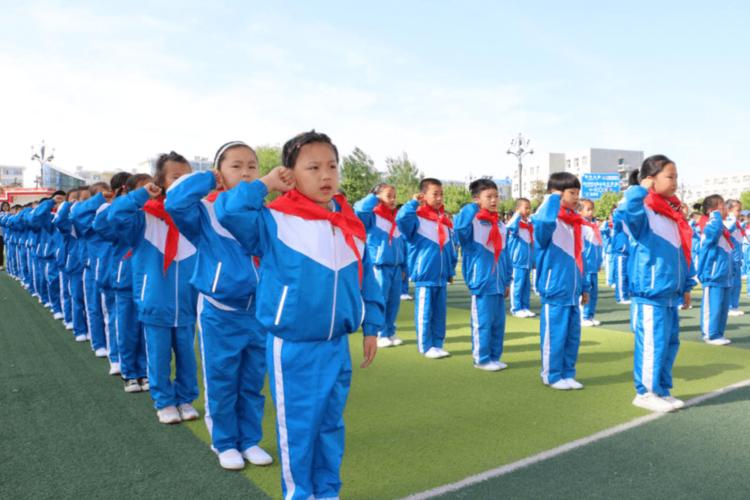 供稿:吉林油田钻井小学 松原共青团id sygqt123 返回搜