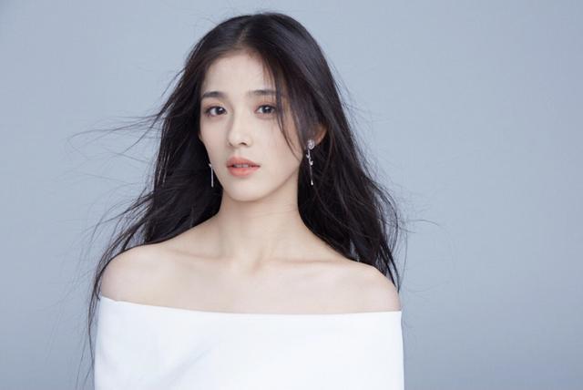 钟丽丽首次走红毯气质出众获好评难怪夏之光的粉丝不骂她