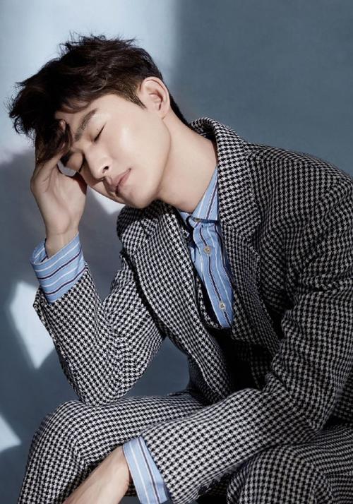 张翰精美壁纸,仿佛是漫画中走出的美少年,阳光帅气