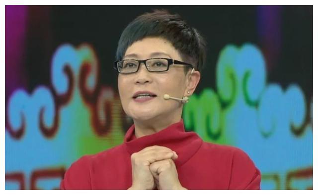 小品女王杨蕾丈夫为娶婶婶将她抛弃伤心十年至今仍单身