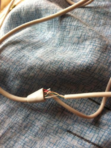 苹果耳机线,被拔的露出铜线了,高人给支支招,咋样保护