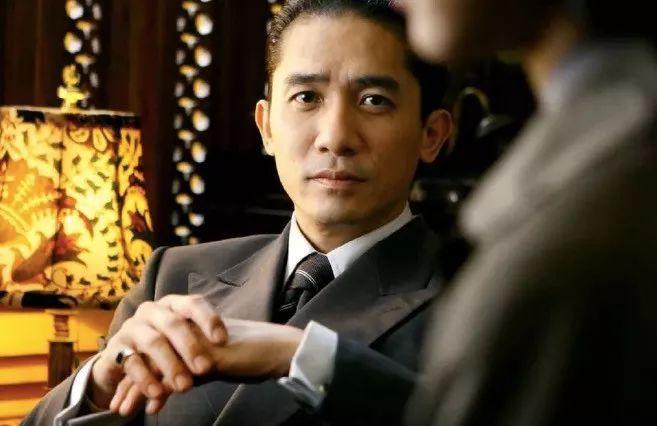 是《东邪西毒》里忧郁的盲武士,还是《春光乍泄》里深情的黎耀辉.