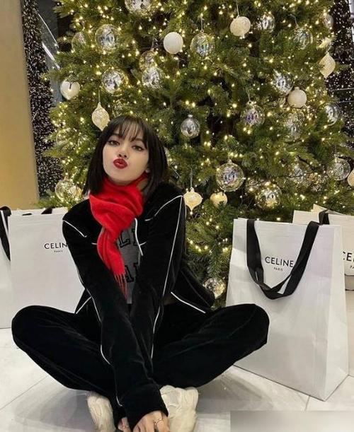 每个人或多或少都应该了解一下blackpink,专辑发行后,四位成员似乎