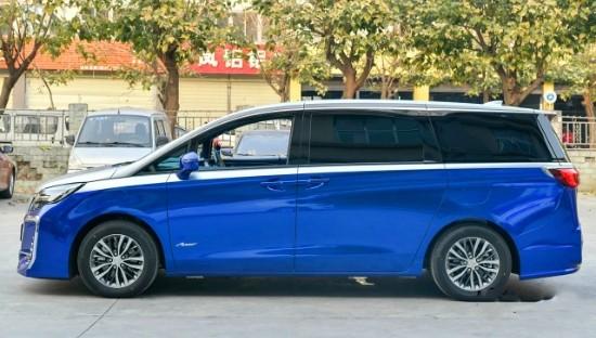 王者包围,蓝 银双拼改色膜新款别克gl8加装王者包围的效果,外观方面