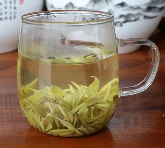 小栗采茶去|"搬砖"成专家,炒出香飘世界的溧阳奶白茶!